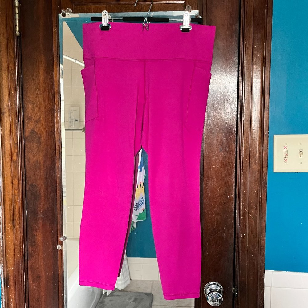 Athleta Salutation Stash Pocket 7/8 Tight